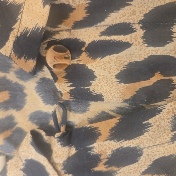 VTG 100% Silk Leopard Print Long Sleeve Button Down Blouse Brown Medium - Picture 11 of 11